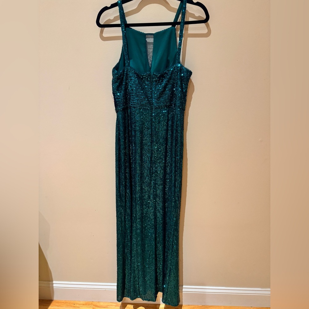 Night Way Collections Green Sequin Gown - Picture 4 of 6